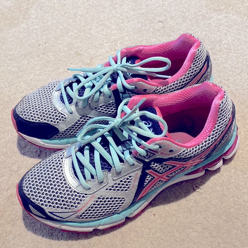 ASICS GT-2000 Running Shoe - Picture 2 of 9
